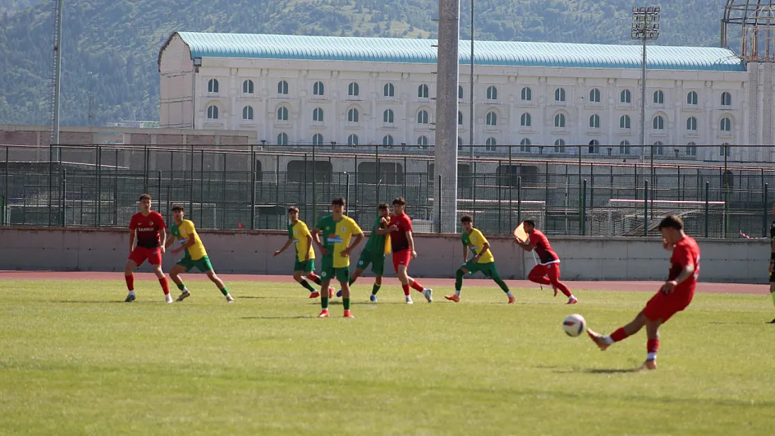 Afyonkarahisar'da Okul Sporları Futbol Finali Yapıldı