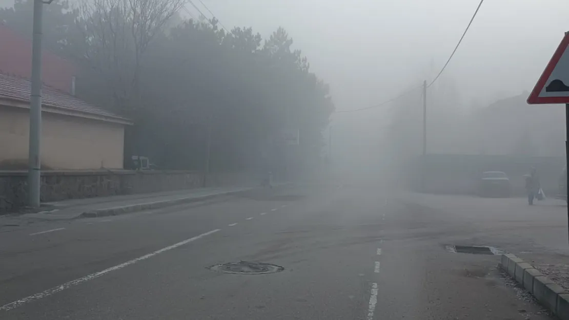 Afyonkarahisar'da Sisli Hava Etkili Oldu