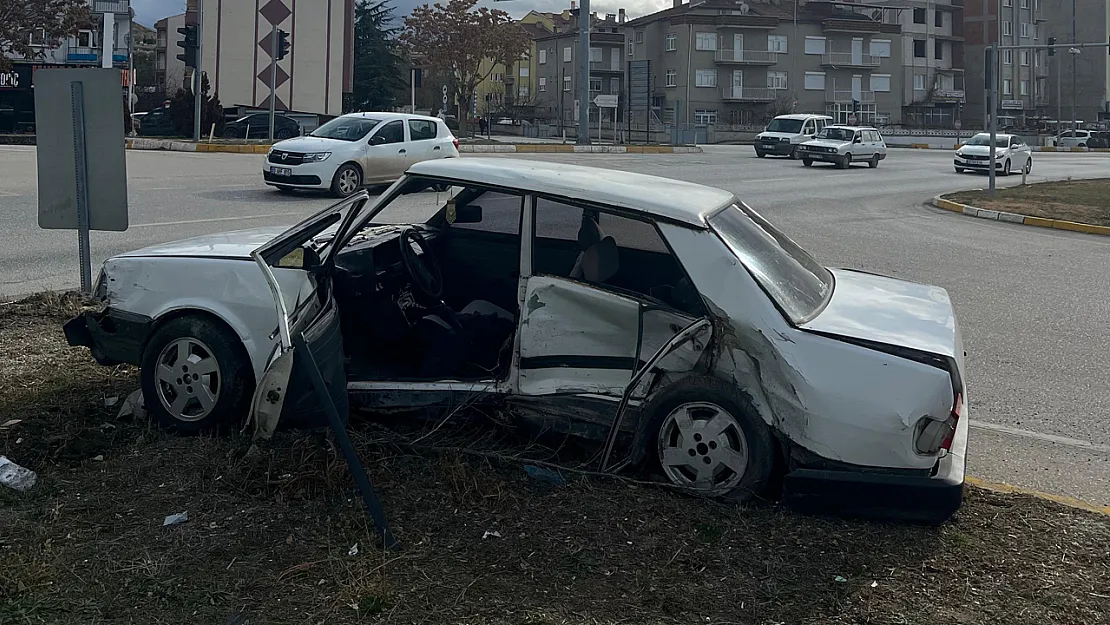 Afyonkarahisar'da Trafik Kazası, 3 Yaralı