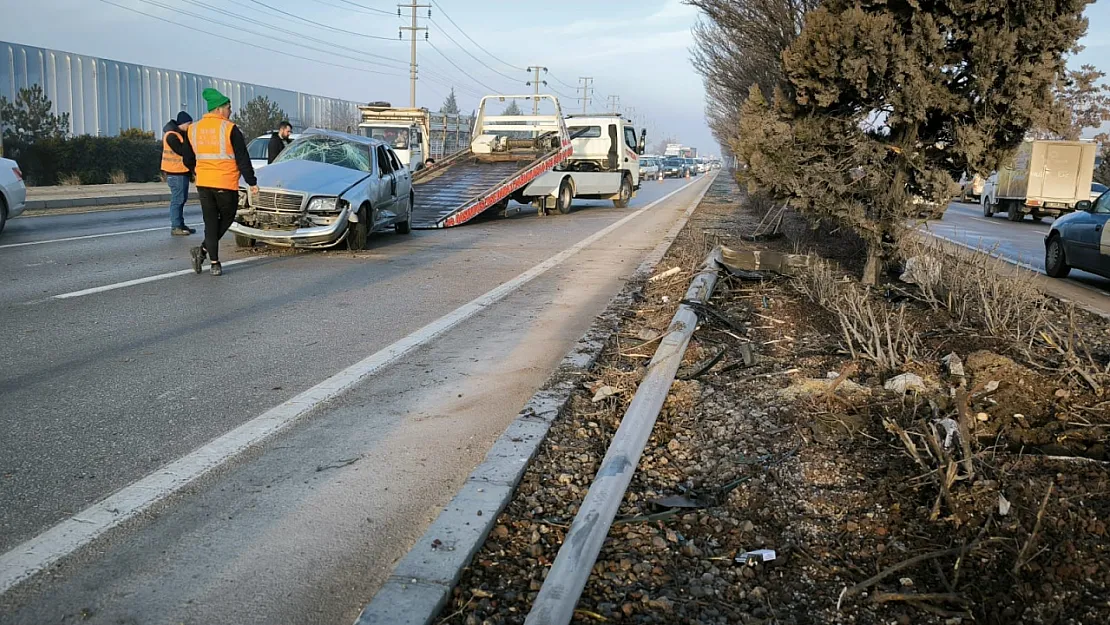 Afyonkarahisar'da Zincirleme Kaza: 3 Araç Hasar Gördü