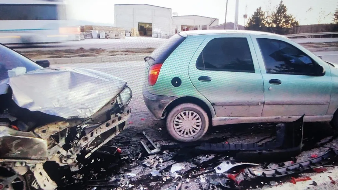 Afyonkarahisar'da Zincirlerime Trafik Kazası 8 Yaralı