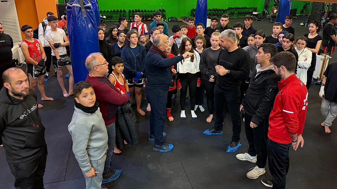 'Afyonkarahisar, Muaythai'de Lokomotif İl'