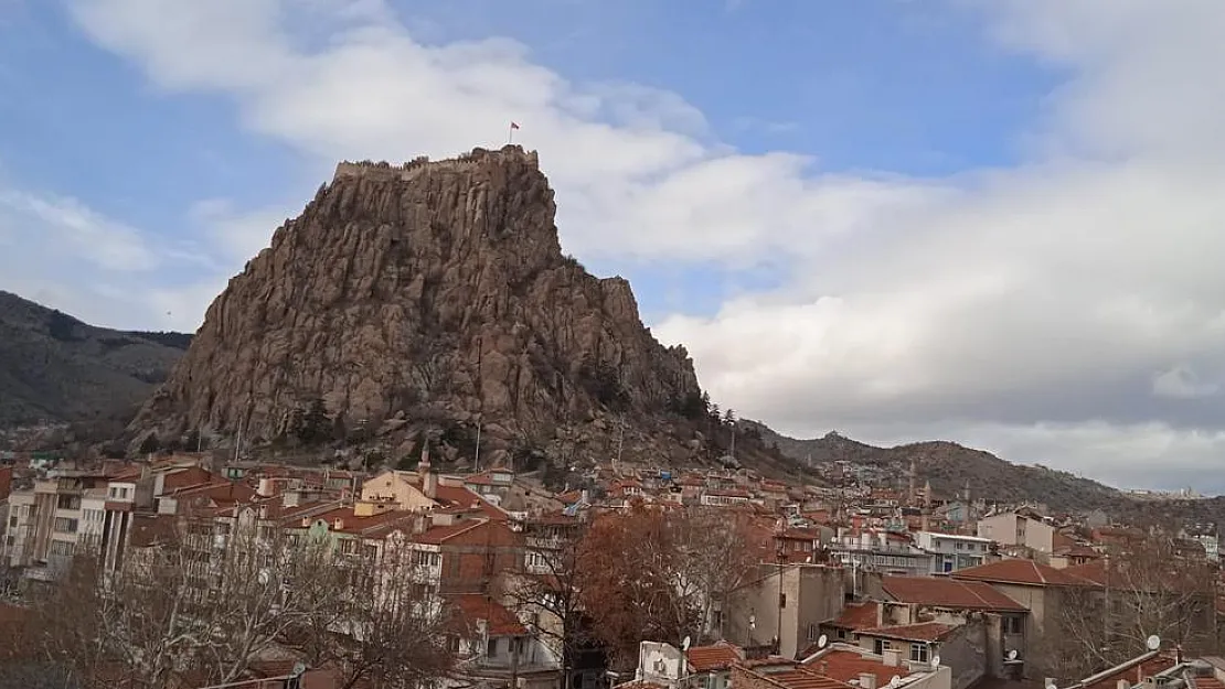 Afyonkarahisar yeni haftaya soğuk havayla başladı