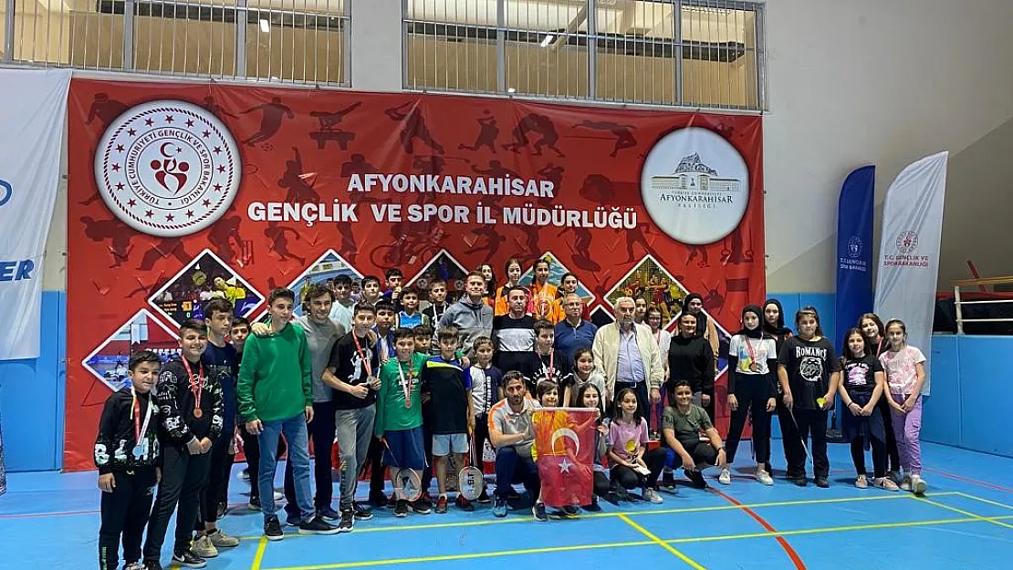 Afyonkarahisar'da badminton şenliği sona erdi