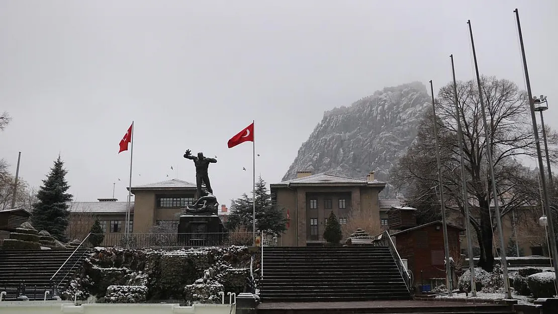 Afyonkarahisar’da kar yağışı etkili oldu