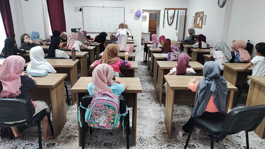 Afyonkarahisar’da Mahremiyet Ve Çevre Bilinci Semineri Düzenlendi