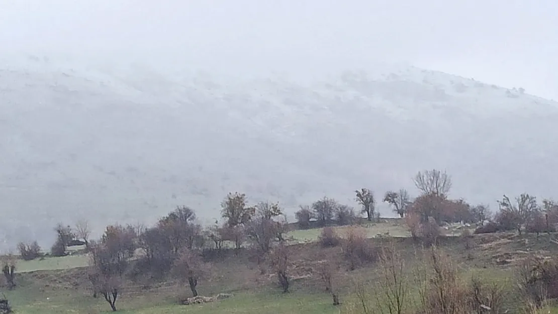 Afyonkarahisar’da yüksek kesimlere kar yağdı