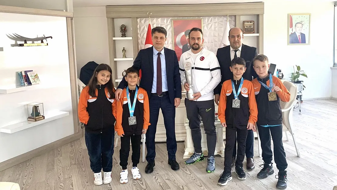 Afyonkarahisarlı Minik Karateciler Derece Elde Etti
