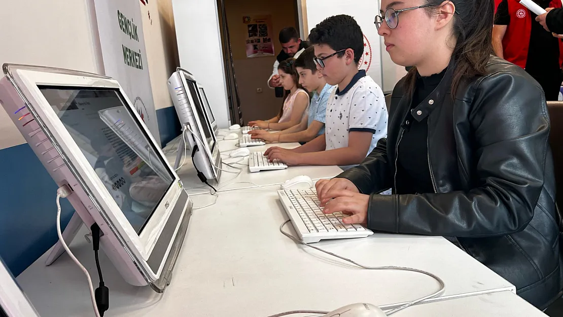 Afyonkarahisarlı Öğrencilerden Dünya Bilgisayar İnternet Klavye Şampiyonası'nda Büyük Başarı