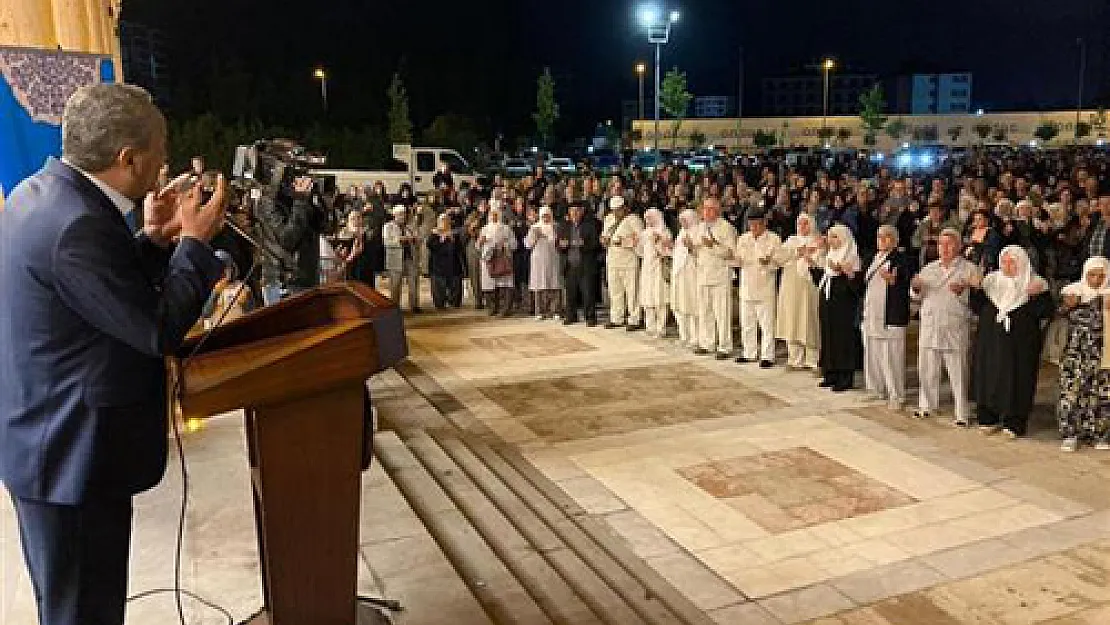 Afyon'un 2. hac kafilesi dualarla uğurlandı