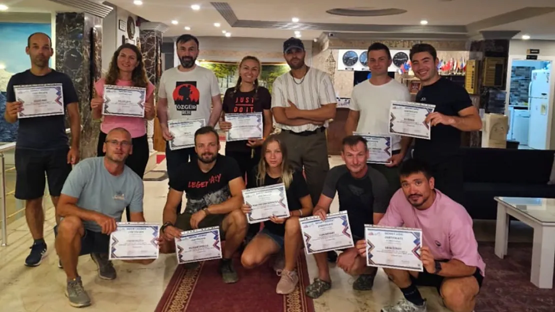 Ağrı Dağı Zirvesine 3 Kütahyalı Tırmandı