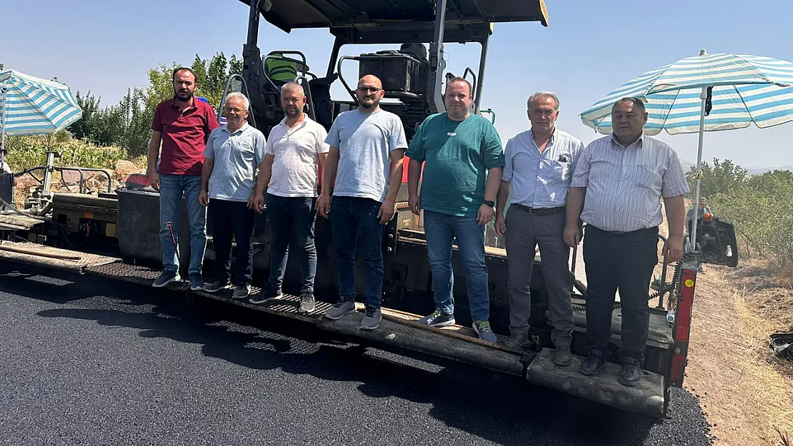 Ağzıkara Köyünde Sıcak Asfalt Çalışmaları Sona Yaklaştı