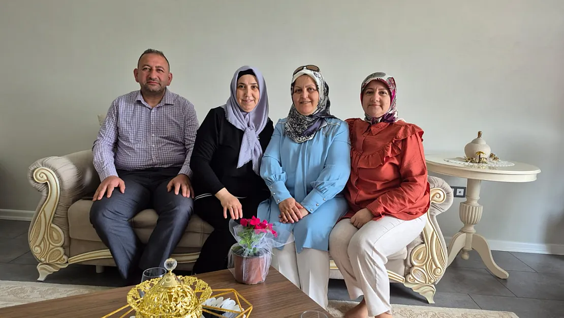 AK Parti Anneleri Unutmadı