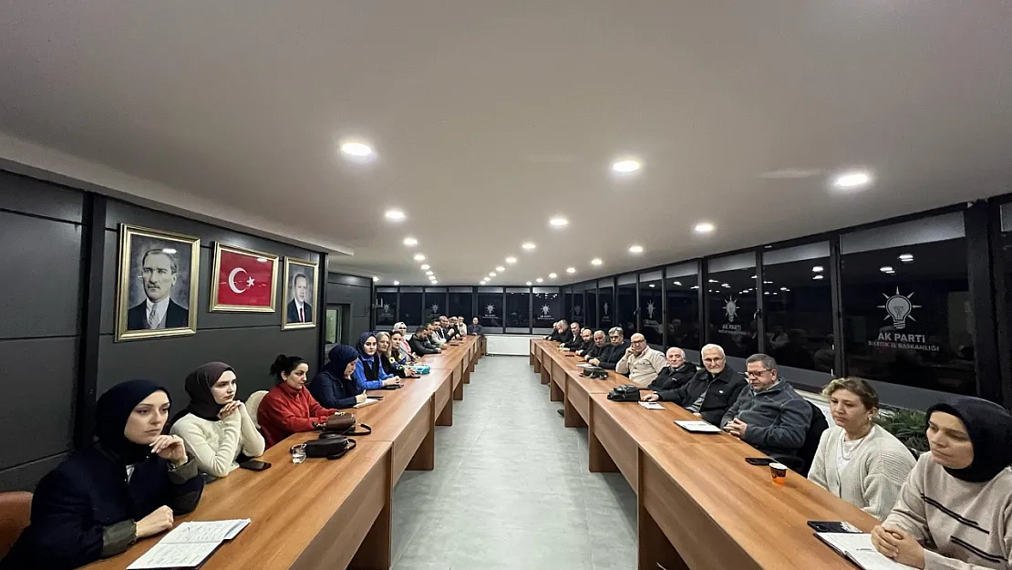 AK Parti'de Yeni Dönem Faaliyetler Değerlendirildi