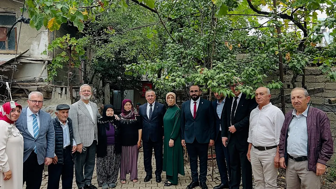 AK Parti Heyeti Şehit Ailesi İle Bir Araya Geldi