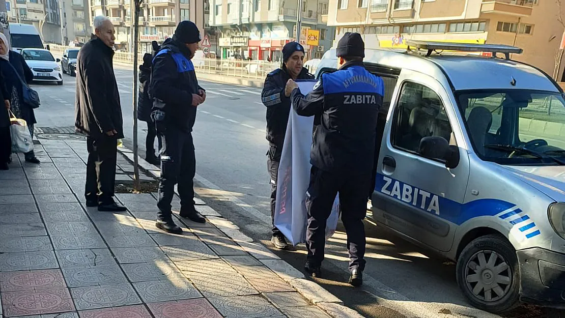 AK Parti Kongre İlanları Söküldü, Şahin Tepki Gösterdi