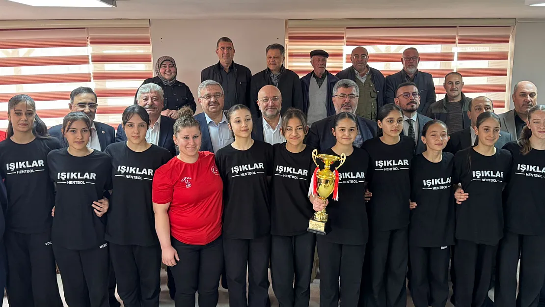 AK Parti Türkiye Şampiyonlarını Altınla Ödüllendirdi