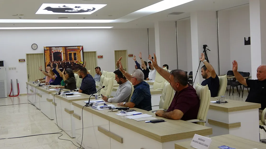 AK Parti Ve MHP'den Destek Alan CHP'li Başkan Gözyaşlarını Tutamadı