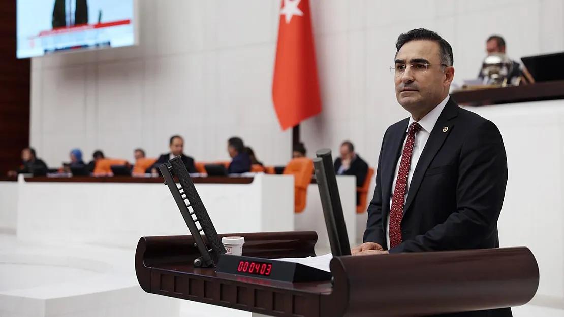 AK Partili Arslan'dan Zafer Mesajında 'Yunanistan Tatili' Göndermesi