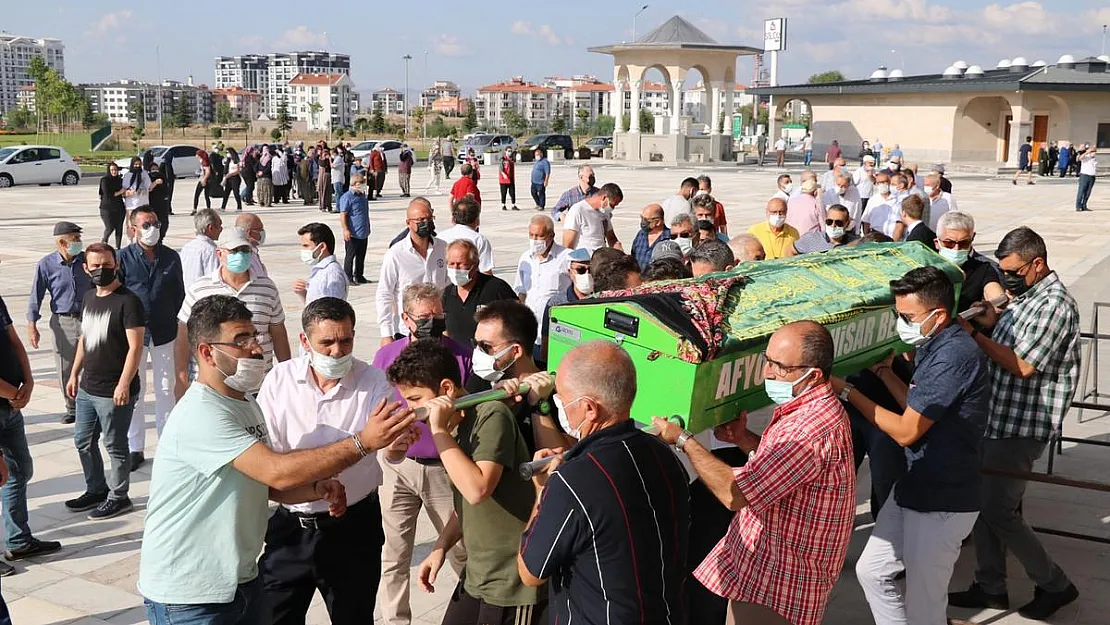 Akdeniz ve Yalçın aileleri son yolculuğuna uğurlandı