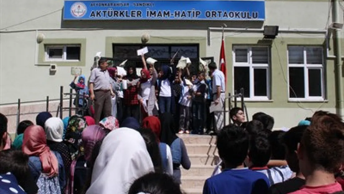 Aktürkler Lisesi'nin mezunları başarılı oldu