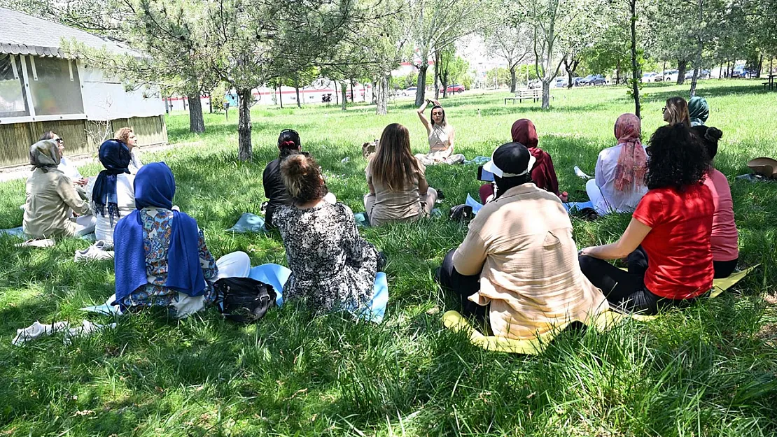 AKÜ'de Sıradışı Konferans: Hem Ruh Hem Beden Dinlendi!