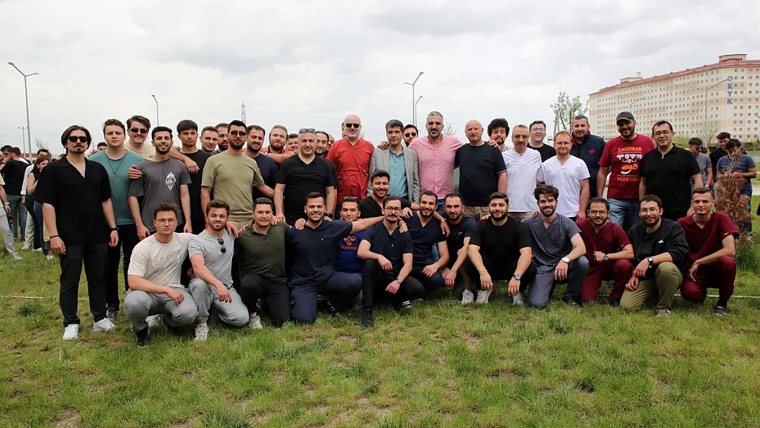 'AKÜ Veteriner Fakültesinin İvmesi Sürekli Yükseliyor'