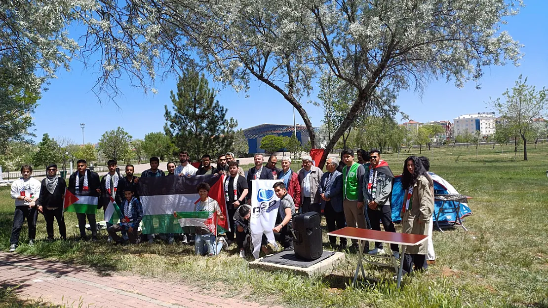 AKÜ'de Gazze'ye Destek Çadırları Kuruldu