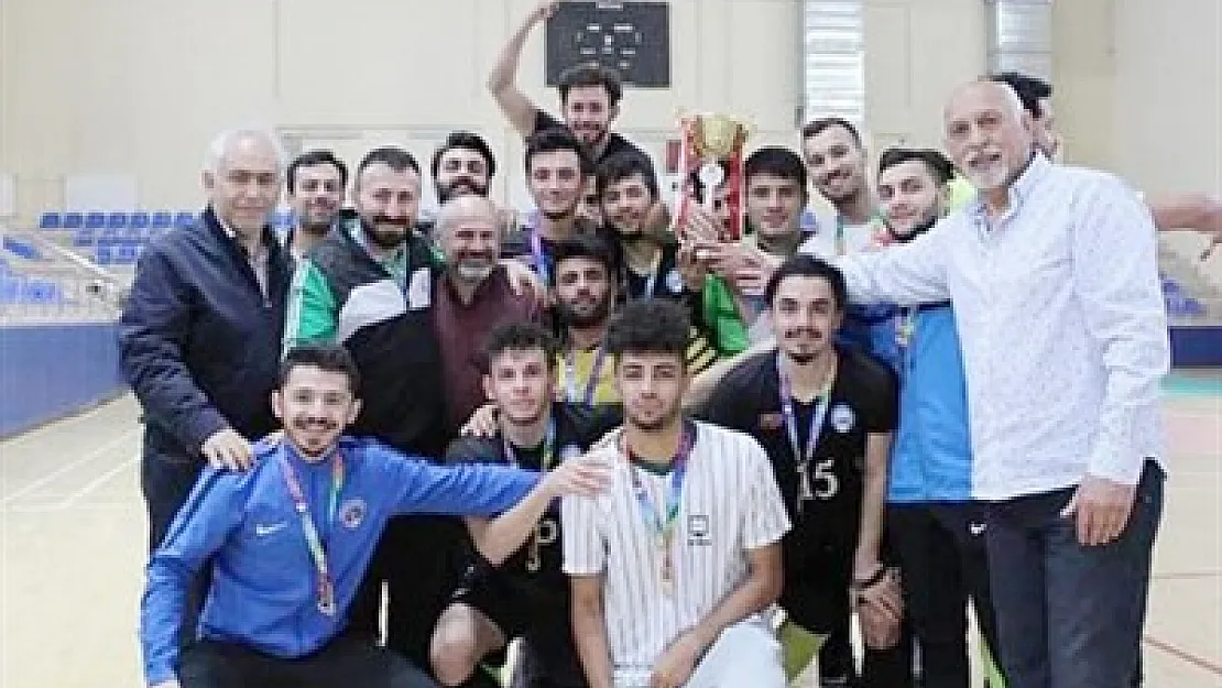 AKÜ'nün ev sahipliğinde futsalcılar yarıştı