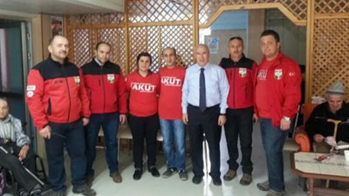 AKUT ekibi, Huzurevi'ni ziyaret etti