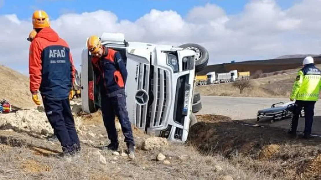 Alanyurt'ta TIR Devrildi