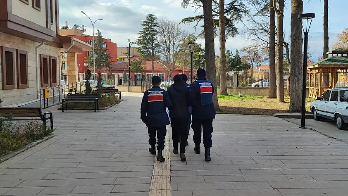 Alkollü araç kullanma suçundan aranan şahsı jandarma yakaladı