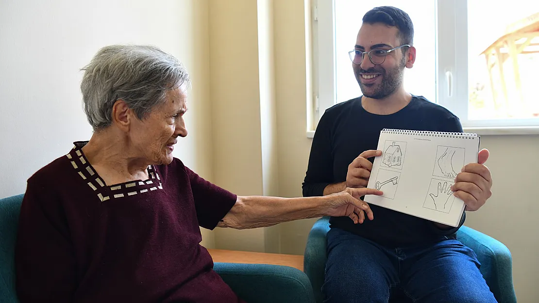 Alzheimer Hastaları Dil Becerilerini Geliştiriyor