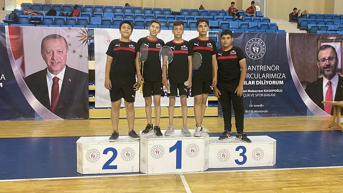 ANALİG Badminton müsabakalarında Afyonkarahisar takımı yarı finale yükseldi