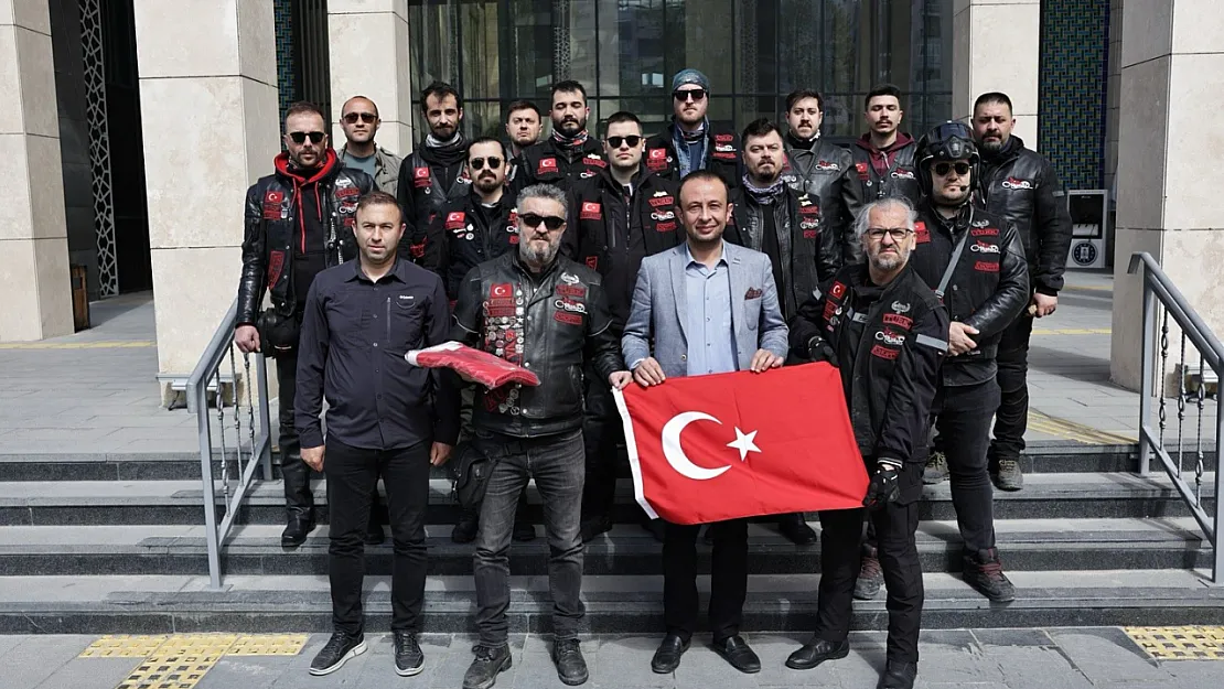 Anıtkabir'e Şanlı Türk Bayrağı Yolculuğu