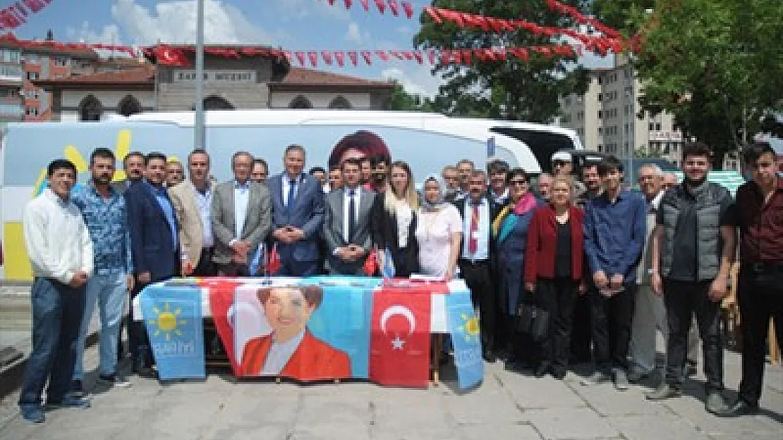 'Anlat Hemşehrim Dertleşelim' otobüsü Afyon'a geldi: 'Hedefimiz susan Türkiye'yi konuşturmak'