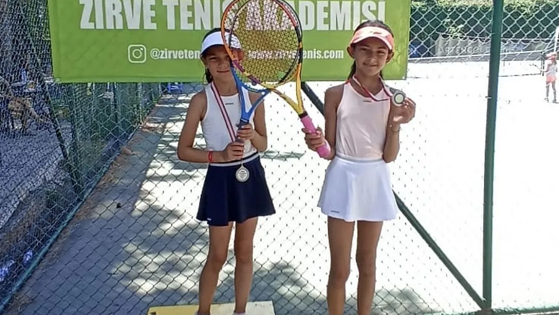 Antalya'daki tenis turnuvasında Kaya kardeşler ikinci oldu