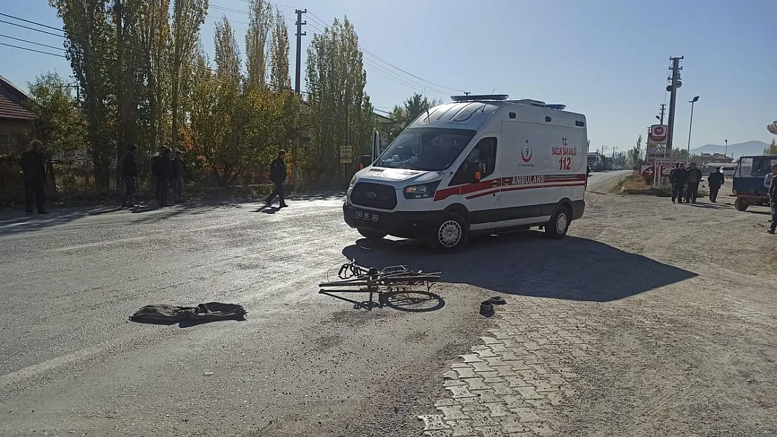 Arazi aracıyla çarpışan bisiklet ikiye bölündü, sürücüsü öldü