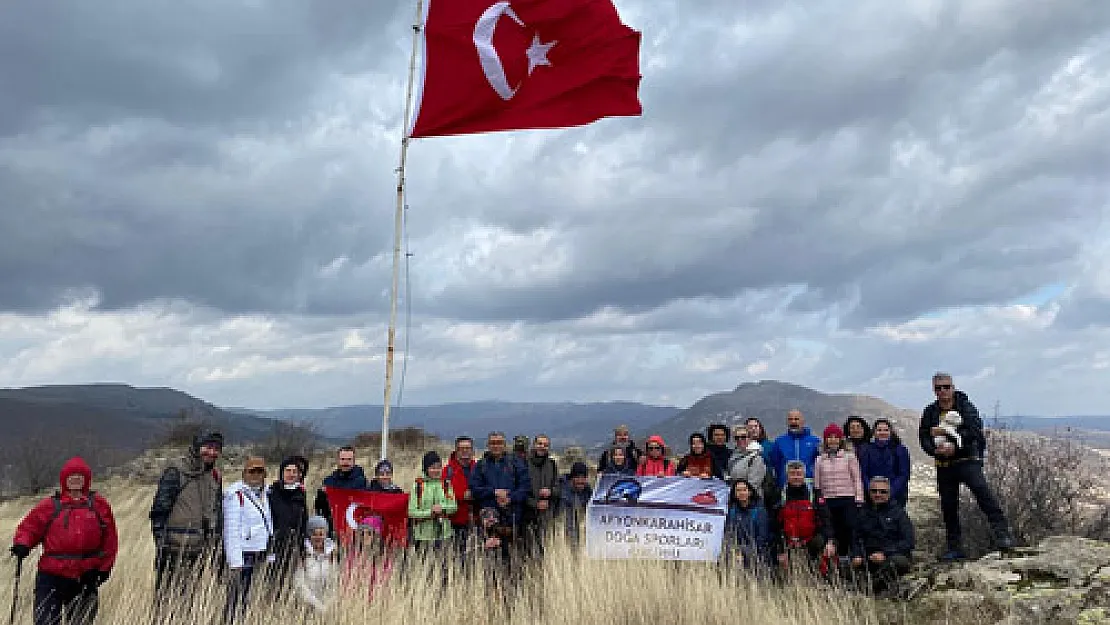 Asar Kalesi'ndeki Türk bayrağı yenisiyle değiştirildi