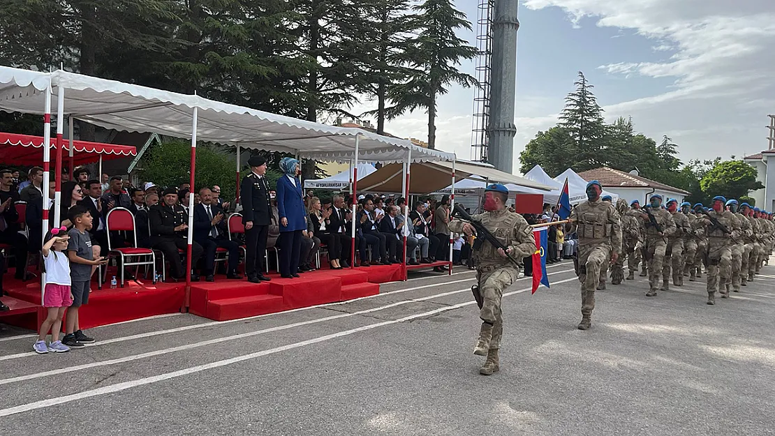 'Atatürk'ün İzinde, Halkımızın Hizmetindeyiz'