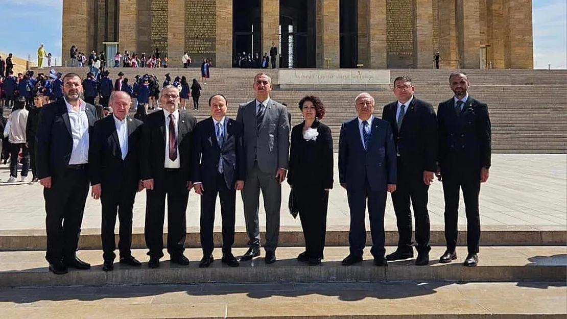 ATSO Heyeti Anıtkabir'de