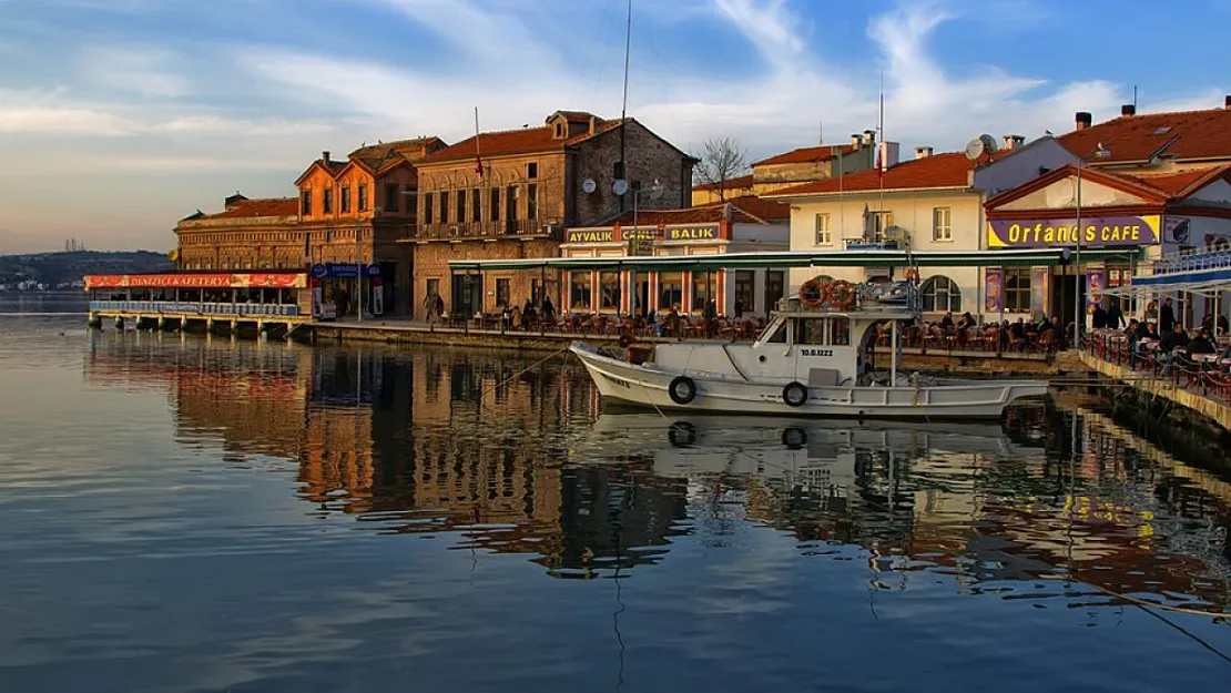 Ayvalık'ın neyi meşhur?