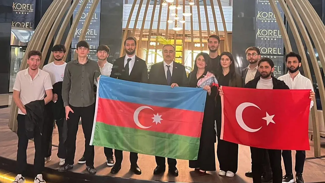 Azeri Öğrenciler Büyükelçi İle Buluştu