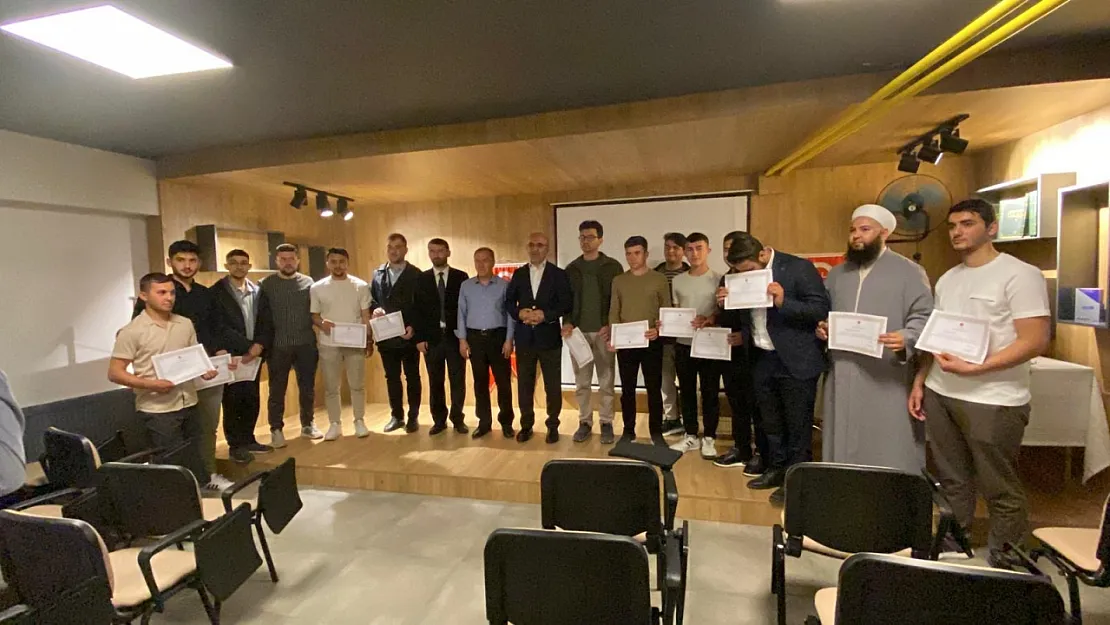 Baba Okulu Seminerinde Belgeler Dağıtıldı