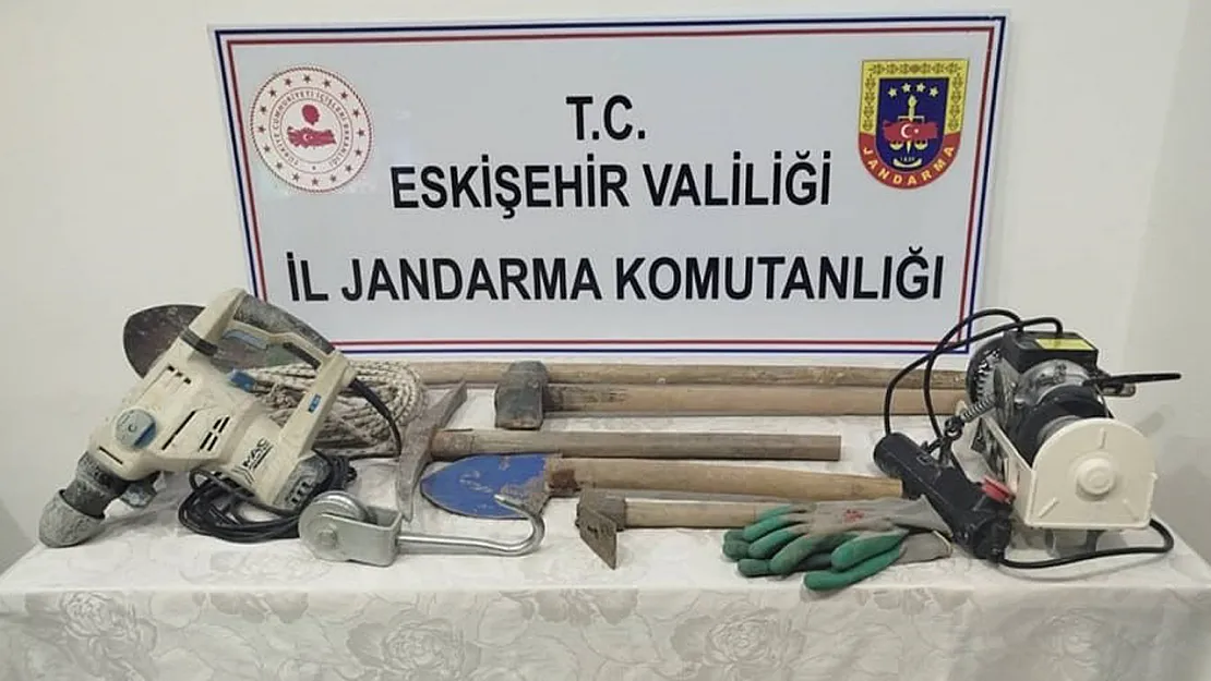 Babasına Ait Bahçede Kaçak Kazı Yapan Şüpheli Yakalandı