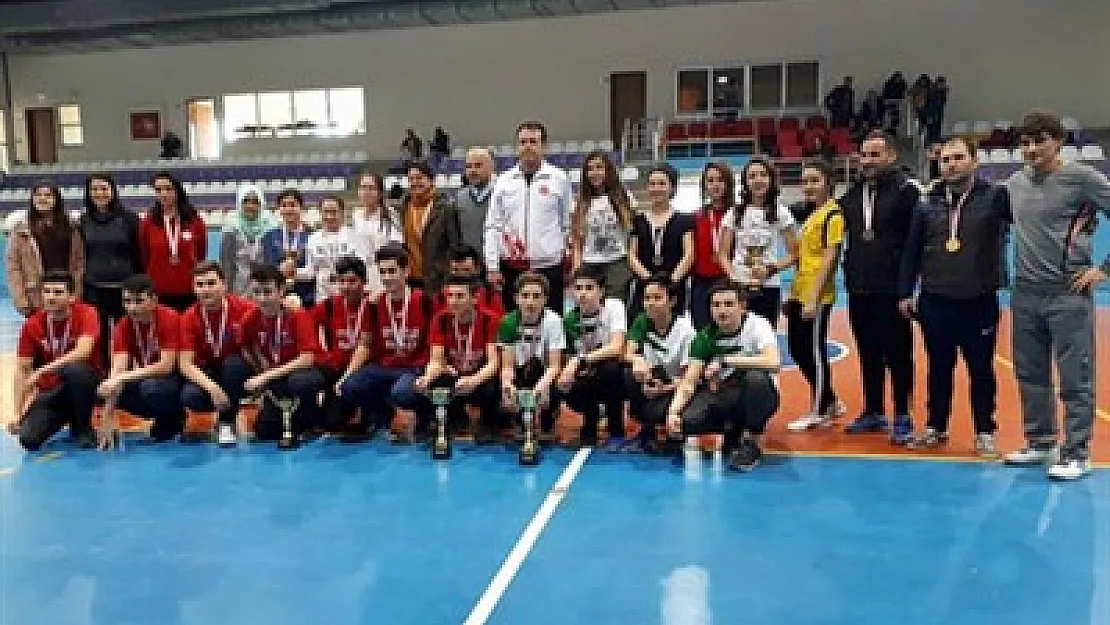 Badminton şampiyonları belli oldu – Kocatepe Gazetesi