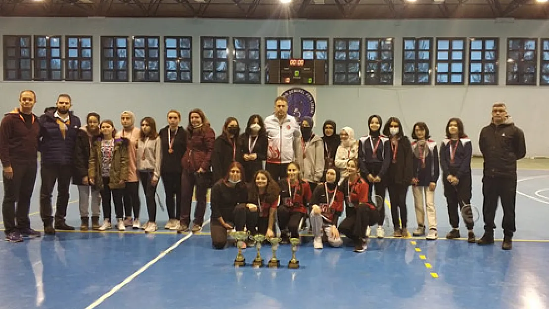 Badmintonda şampiyon Çay Anadolu Lisesi