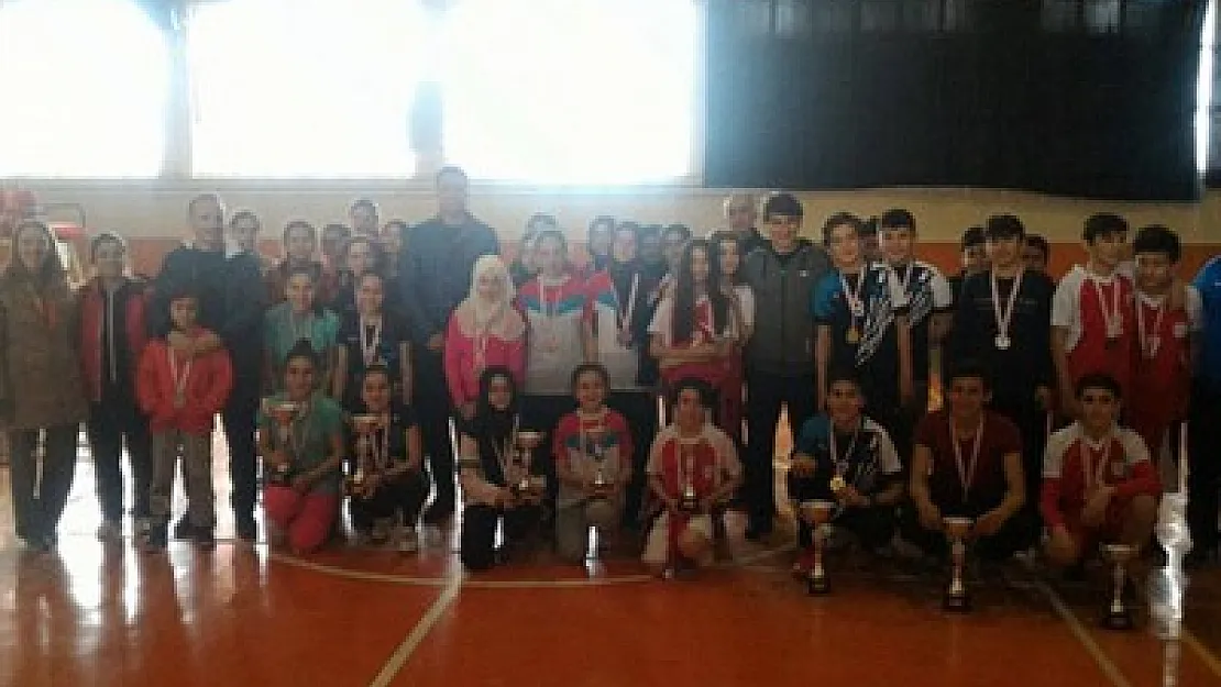 Badminton'un yıldızları belli oldu – Kocatepe Gazetesi