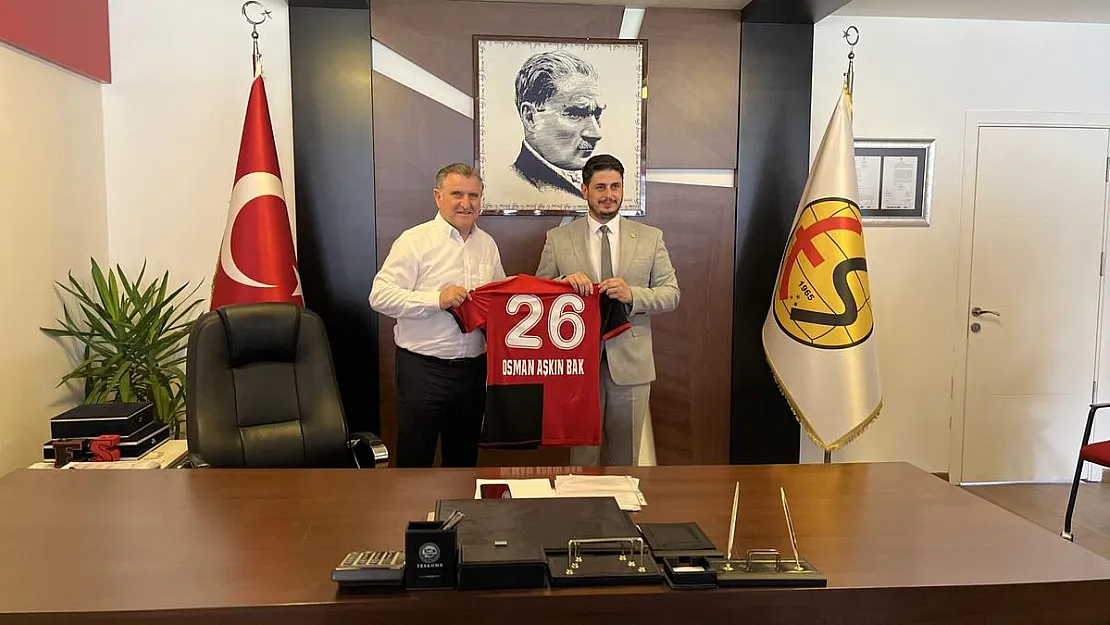 Bakan Bak: 'Eskişehirspor’un mazisindeki günlere dönmesi için destek vereceğiz'