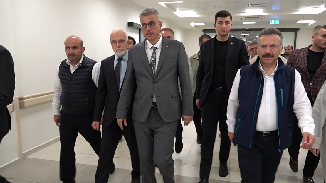Bakan Memişoğlu, Eskişehir'de Tedavi Gören Yaralı Orman İşçisini Ziyaret Etti